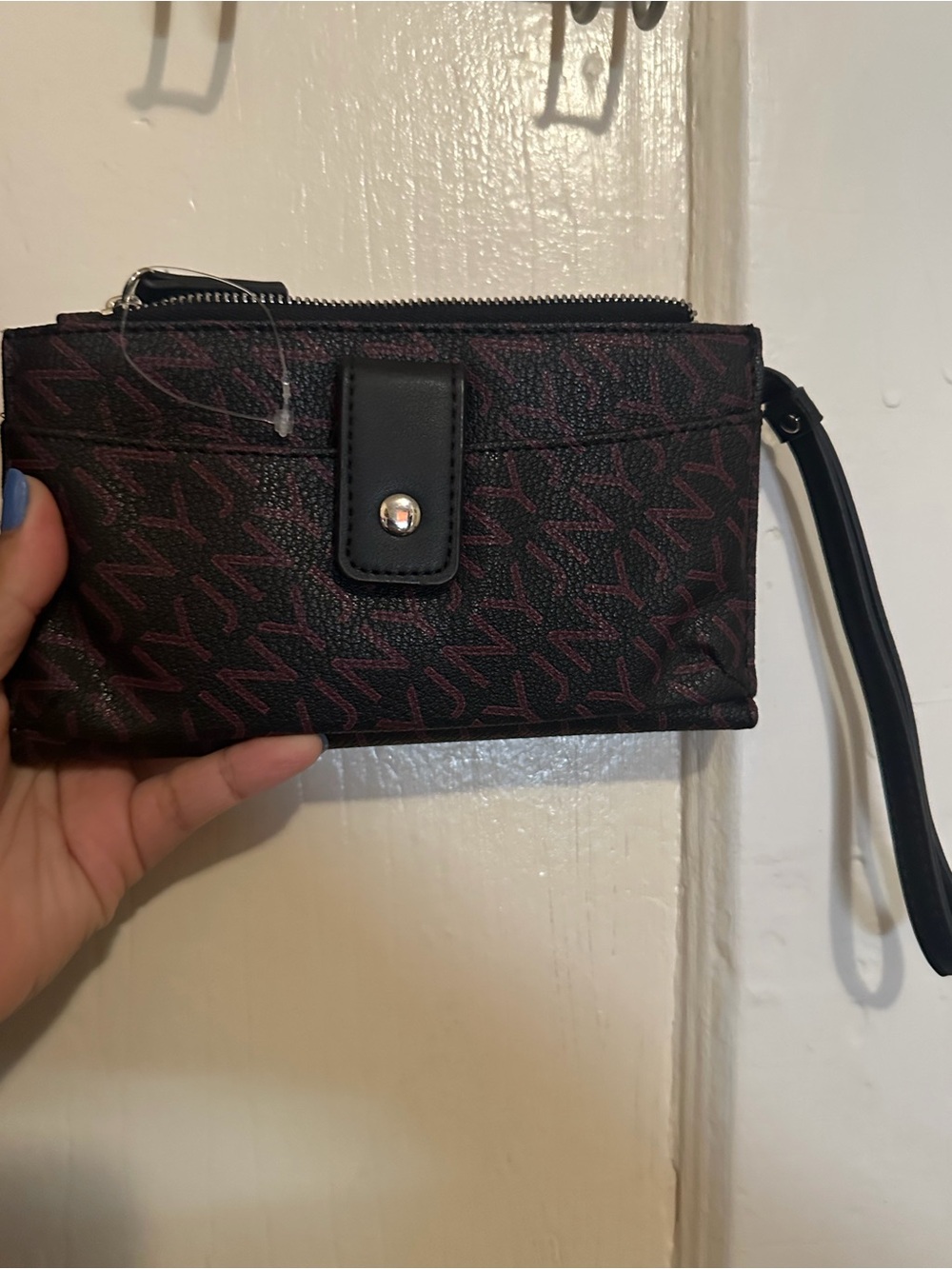 Jones New York Black and Burgundy Signature Wristlet